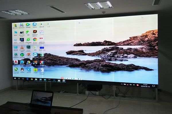 現(xiàn)代會(huì)議室使用0.88mm拼接屏好還是LED顯示屏好？