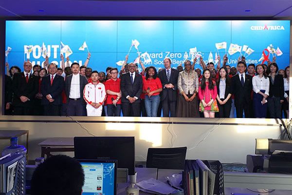 拼接屏怎么實(shí)現(xiàn)拼接顯示的？