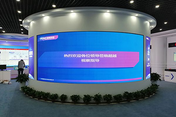 室內(nèi)選擇P3LED顯示屏好還是拼接屏好？