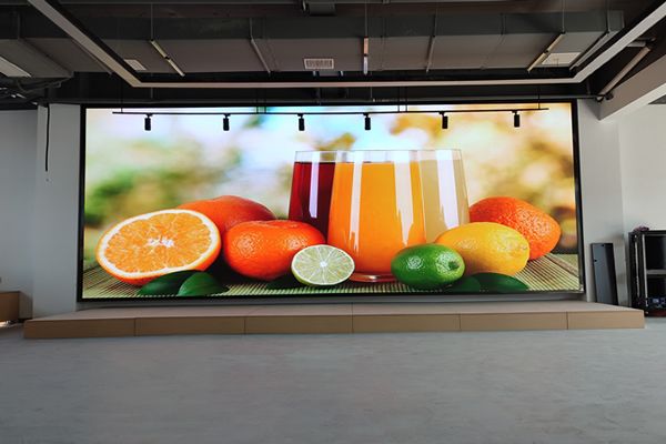 全彩LED顯示屏在會議室場合的應用優(yōu)勢有哪些