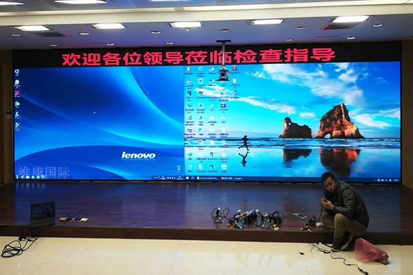 小間距LED屏幕和無縫液晶拼接屏的區(qū)別有哪些，哪種顯示效果好？