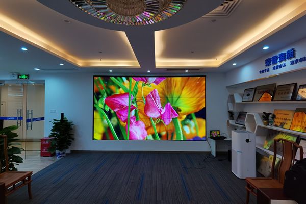 直播間大屏幕有哪些，液晶拼接屏好還是LED顯示屏好？