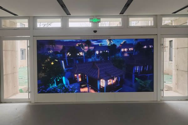 酒店使用LED顯示屏好，還是液晶拼接屏好？