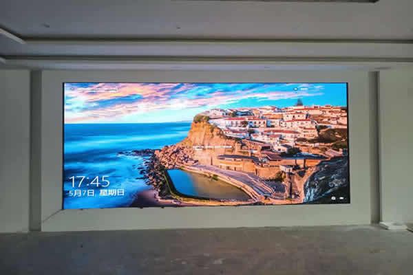 LED顯示屏好，還是無(wú)縫拼接屏好？