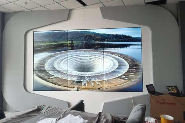 LED顯示屏好還是LCD拼接屏好，它們有哪些區(qū)別？