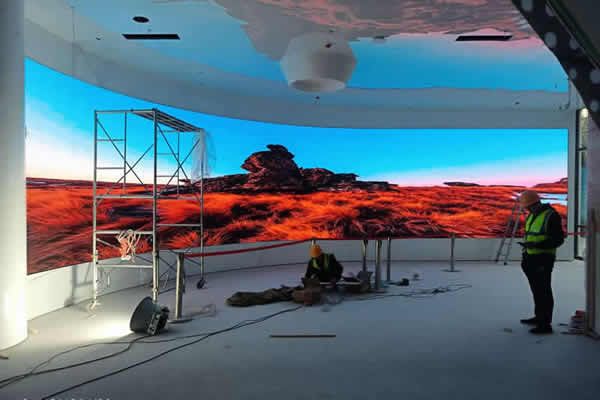 LED顯示屏是怎么做成弧形的？弧形LED屏顯示方案