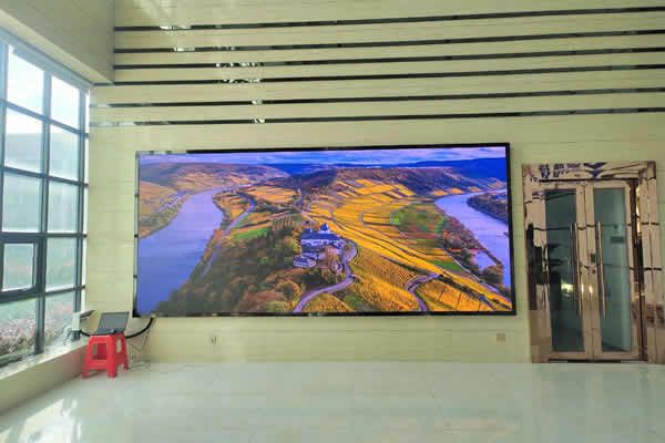 會議室LED顯示屏用P1.53的好，還是P1.86的好？