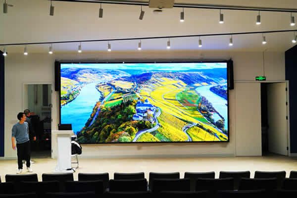 多功能報(bào)告廳用哪種大屏好？