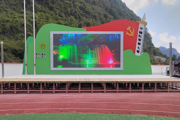 學(xué)校晚會舞臺用多大的LED顯示屏合適？