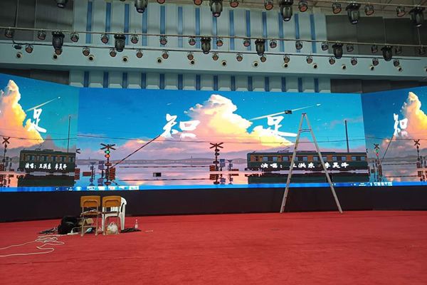 大型會(huì)場(chǎng)的大屏幕需要多大尺寸 ？